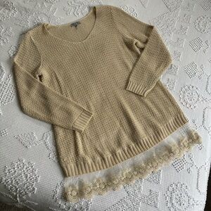 Olivia Sky women’s size 1X acrylic and metallic cream knit sweater with lace hem